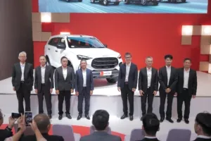 New Isuzu MU-X 4WD Muncul di GIIAS 2025 Dampingi TRAGA Special Edition 50th