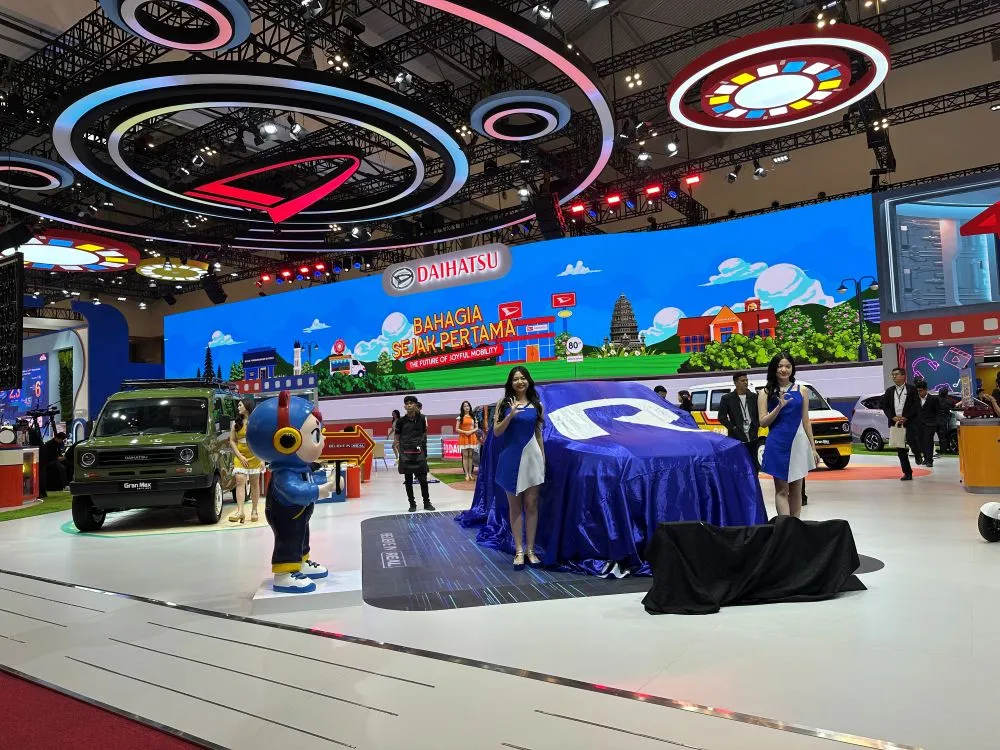 Ritual Buka Selubung Daihatsu Rocky eSmart Hybrid Menjadi Pembuka Acara Daihatsu di GIIAS 2025