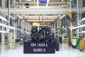 DCVMI Ekspor Perdana Sasis Bus Mercedes-Benz 1626L Euro 5