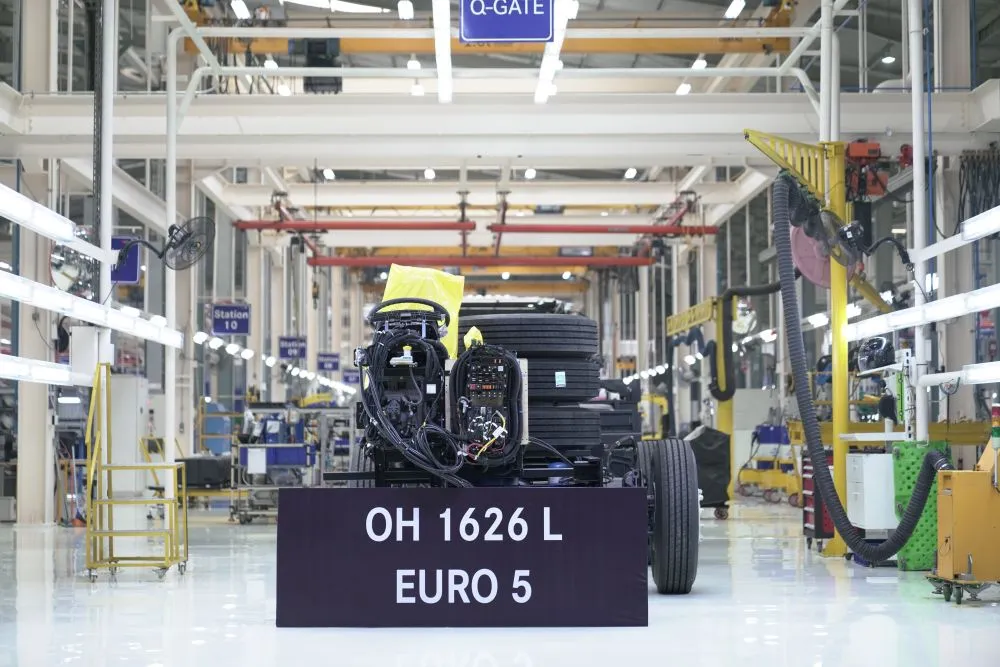 DCVMI Ekspor Perdana Sasis Bus Mercedes-Benz 1626L Euro 5