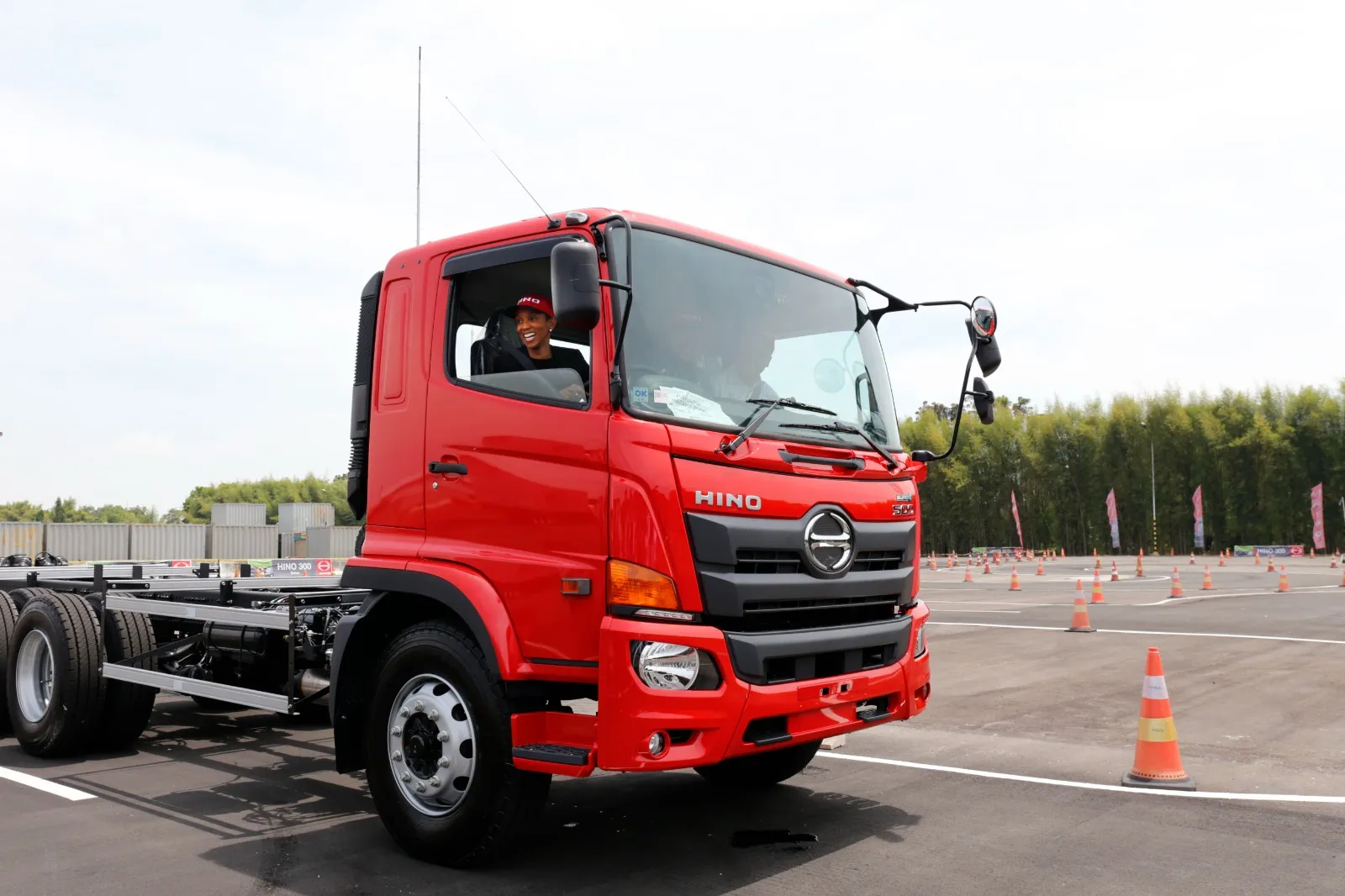 Hino Tularkan Budaya Keselamatan Berkendara Dengan Nestlé