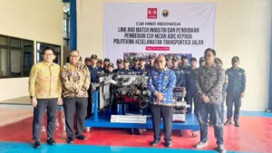 Hino Dukung Link and Match Industri – Pendidikan Lewat CSR Mesin J08C ke PKTJ