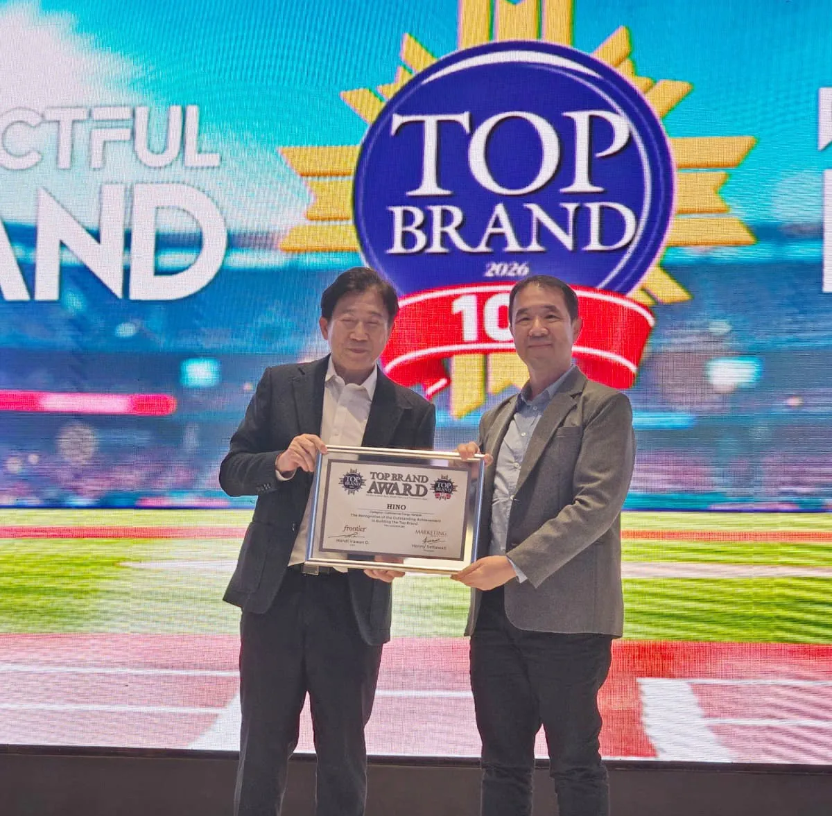 Selama Sembilan Tahun Hino Raih Posisi No.1 Top Brand Kategori Kendaraan Niaga