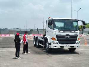 Menelisik Rahasianya Hino 500 Menjadi Penguasa Medium Duty Truck